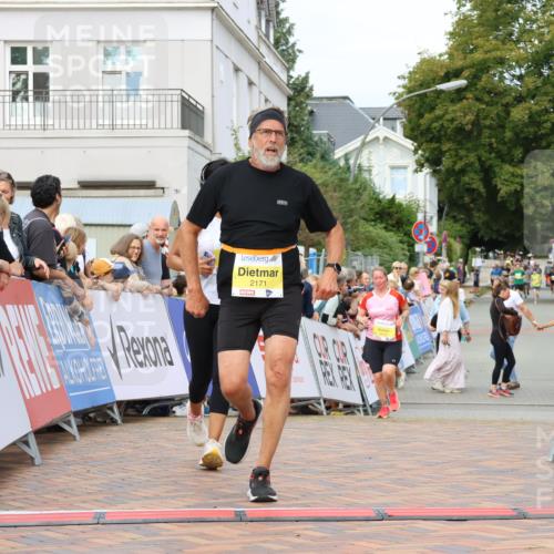 31.08.2025 - 21. Blankeneser Heldenlauf Strokosch-Dieckow http://msf.ph/oto/8688947 31.08.2025 10:34:07 Ziel 2378, 2563, 2724, 2120, 2171 meine-sportfotos.de