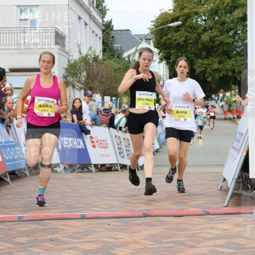 31.08.2025 - 21. Blankeneser Heldenlauf Strokosch-Dieckow http://msf.ph/oto/8689552 31.08.2025 10:33:14 Ziel 2304, 2433, 2388, 2430 meine-sportfotos.de