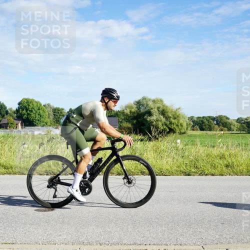 31.08.2025 - Elbe Triathlon Hamburg Michael Burmester http://msf.ph/oto/8689608 31.08.2025 09:25:58 Radfahren 301, 334, 523, 525, 551, 554, 579 meine-sportfotos.de