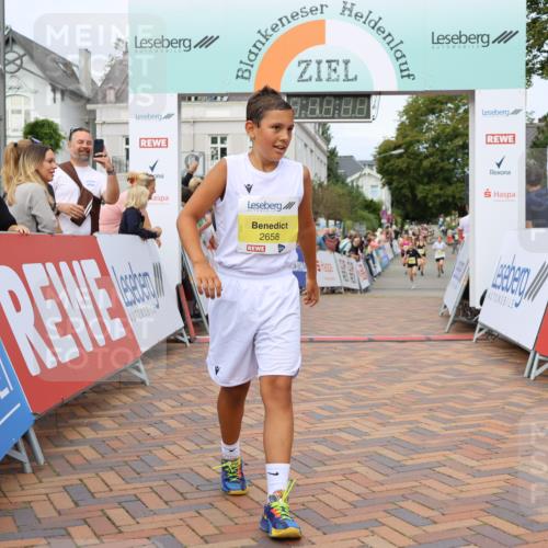 31.08.2025 - 21. Blankeneser Heldenlauf Strokosch-Dieckow http://msf.ph/oto/8689622 31.08.2025 10:33:07 Ziel 2104, 2122, 2433, 2658 meine-sportfotos.de