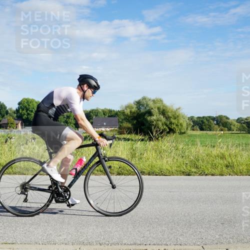 31.08.2025 - Elbe Triathlon Hamburg Michael Burmester http://msf.ph/oto/8689706 31.08.2025 09:27:22 Radfahren 247, 563, 605, 678 meine-sportfotos.de