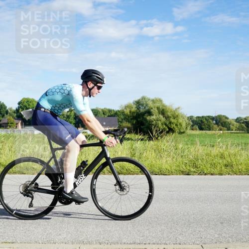 31.08.2025 - Elbe Triathlon Hamburg Michael Burmester http://msf.ph/oto/8689849 31.08.2025 09:30:06 Radfahren 305, 387, 427, 527, 617, 680, 773 meine-sportfotos.de