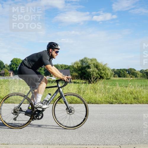 31.08.2025 - Elbe Triathlon Hamburg Michael Burmester http://msf.ph/oto/8689942 31.08.2025 09:31:30 Radfahren 450, 569, 570, 609, 720 meine-sportfotos.de