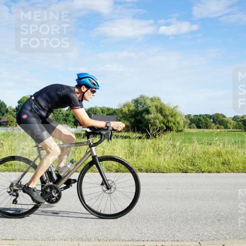 31.08.2025 - Elbe Triathlon Hamburg Michael Burmester http://msf.ph/oto/8689964 31.08.2025 09:32:00 Radfahren 294, 329, 654, 740, 750 meine-sportfotos.de