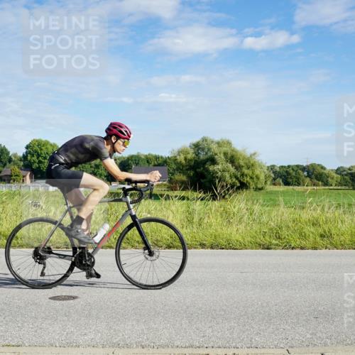 31.08.2025 - Elbe Triathlon Hamburg Michael Burmester http://msf.ph/oto/8690015 31.08.2025 09:33:01 Radfahren 184, 310, 381, 495, 502 meine-sportfotos.de