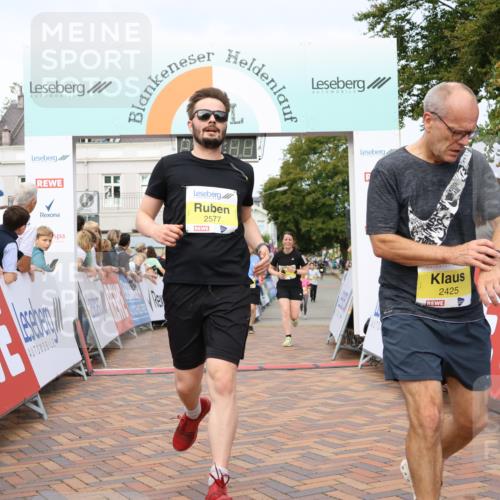 31.08.2025 - 21. Blankeneser Heldenlauf Strokosch-Dieckow http://msf.ph/oto/8690058 31.08.2025 10:27:52 Ziel 2577, 2775, 2425, 2345, 2344, 2402, 2197 meine-sportfotos.de