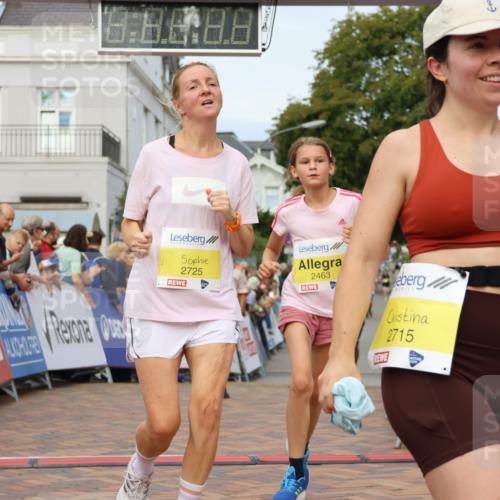 31.08.2025 - 21. Blankeneser Heldenlauf Strokosch-Dieckow http://msf.ph/oto/8690215 31.08.2025 10:27:28 Ziel 2715, 2463, 2725, 2533, 2709 meine-sportfotos.de