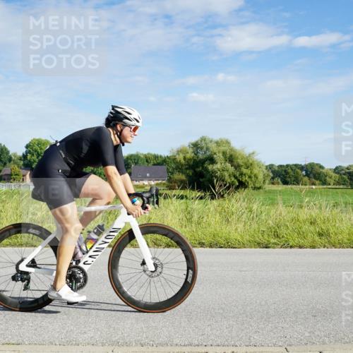 31.08.2025 - Elbe Triathlon Hamburg Michael Burmester http://msf.ph/oto/8690233 31.08.2025 09:36:53 Radfahren 300 meine-sportfotos.de