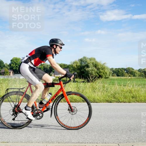 31.08.2025 - Elbe Triathlon Hamburg Michael Burmester http://msf.ph/oto/8690375 31.08.2025 09:38:52 Radfahren 457, 521, 611, 639, 736 meine-sportfotos.de