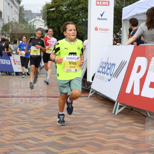 31.08.2025 - 21. Blankeneser Heldenlauf Strokosch-Dieckow http://msf.ph/oto/8690551 31.08.2025 10:27:10 Ziel 1101, 2150, 2205, 2521, 2517, 2413 meine-sportfotos.de