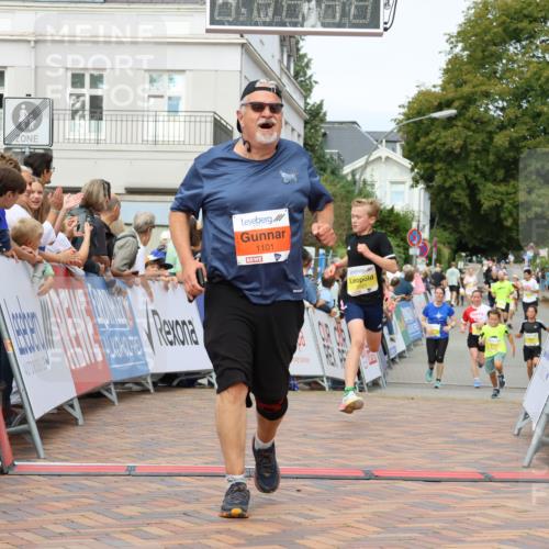 31.08.2025 - 21. Blankeneser Heldenlauf Strokosch-Dieckow http://msf.ph/oto/8690617 31.08.2025 10:27:05 Ziel 1101, 2468, 2393, 2205, 2521 meine-sportfotos.de