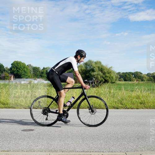 31.08.2025 - Elbe Triathlon Hamburg Michael Burmester http://msf.ph/oto/8690627 31.08.2025 09:42:53 Radfahren 311, 414, 438, 486, 490, 522, 629, 648, 665, 882, 893 meine-sportfotos.de