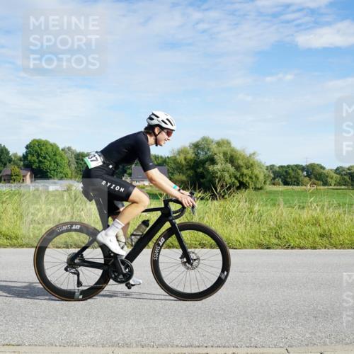 31.08.2025 - Elbe Triathlon Hamburg Michael Burmester http://msf.ph/oto/8690635 31.08.2025 09:43:00 Radfahren 321, 324, 414, 623, 624, 732, 833, 837, 882 meine-sportfotos.de