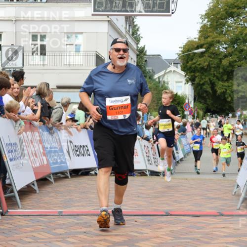 31.08.2025 - 21. Blankeneser Heldenlauf Strokosch-Dieckow http://msf.ph/oto/8690638 31.08.2025 10:27:05 Ziel 1101, 2468, 2393, 2205, 2521 meine-sportfotos.de