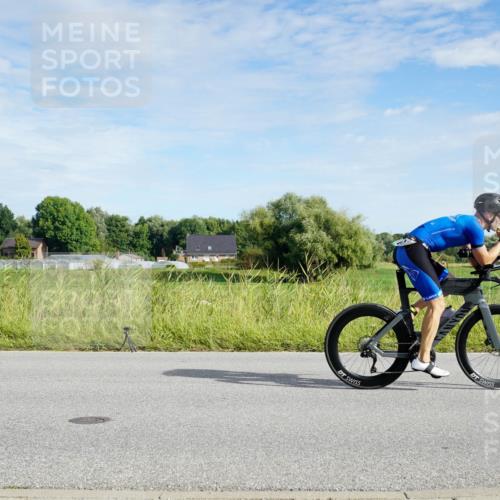 31.08.2025 - Elbe Triathlon Hamburg Michael Burmester http://msf.ph/oto/8690675 31.08.2025 09:43:48 Radfahren 377, 450, 563, 602, 800, 845, 908 meine-sportfotos.de
