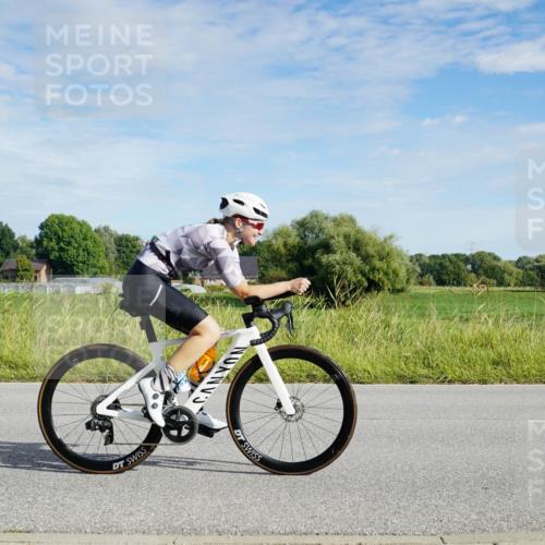 31.08.2025 - Elbe Triathlon Hamburg Michael Burmester http://msf.ph/oto/8690686 31.08.2025 09:44:02 Radfahren 281, 378, 476, 562, 770, 787, 864 meine-sportfotos.de