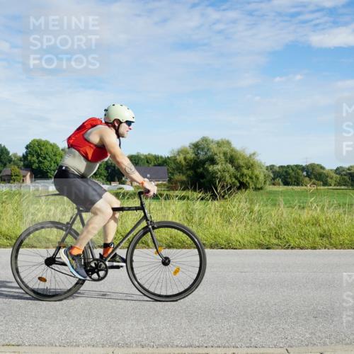 31.08.2025 - Elbe Triathlon Hamburg Michael Burmester http://msf.ph/oto/8690688 31.08.2025 09:44:03 Radfahren 281, 378, 476, 562, 787, 864 meine-sportfotos.de