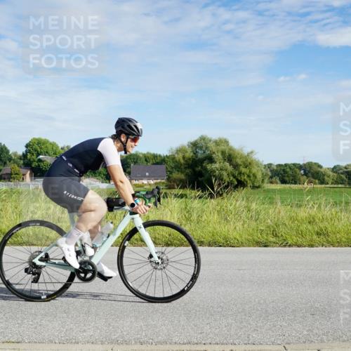 31.08.2025 - Elbe Triathlon Hamburg Michael Burmester http://msf.ph/oto/8690703 31.08.2025 09:44:47 Radfahren 259, 298, 617, 669, 737, 823, 869, 881 meine-sportfotos.de