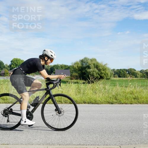 31.08.2025 - Elbe Triathlon Hamburg Michael Burmester http://msf.ph/oto/8690708 31.08.2025 09:44:50 Radfahren 259, 298, 357, 613, 617, 669, 737, 823, 869, 881 meine-sportfotos.de