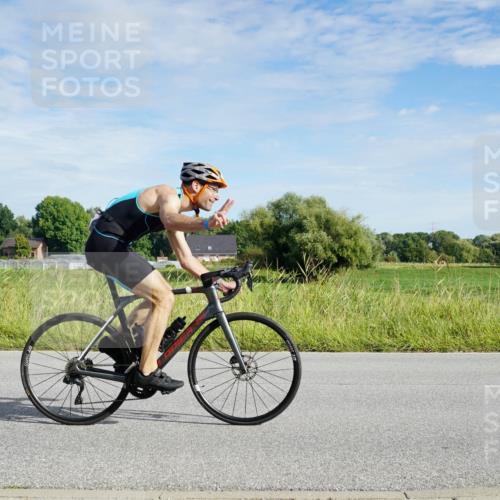 31.08.2025 - Elbe Triathlon Hamburg Michael Burmester http://msf.ph/oto/8690713 31.08.2025 09:44:55 Radfahren 292, 357, 527, 613, 617, 773, 881 meine-sportfotos.de