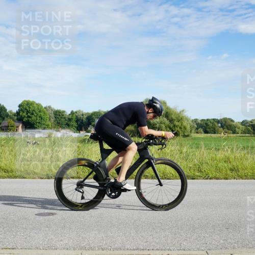 31.08.2025 - Elbe Triathlon Hamburg Michael Burmester http://msf.ph/oto/8690741 31.08.2025 09:45:37 Radfahren 392, 393, 607, 633, 660, 700, 708, 709, 786, 808, 826 meine-sportfotos.de
