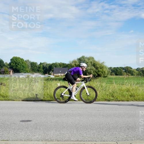 31.08.2025 - Elbe Triathlon Hamburg Michael Burmester http://msf.ph/oto/8690800 31.08.2025 09:46:48 Radfahren 294, 329, 384, 526, 569, 570, 589, 729, 759, 838 meine-sportfotos.de