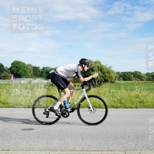 31.08.2025 - Elbe Triathlon Hamburg Michael Burmester http://msf.ph/oto/8690886 31.08.2025 09:48:47 Radfahren 322, 407, 515, 656, 739, 742, 856, 920, 931 meine-sportfotos.de