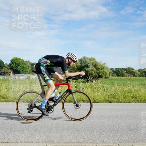 31.08.2025 - Elbe Triathlon Hamburg Michael Burmester http://msf.ph/oto/8690989 31.08.2025 09:51:26 Radfahren 446, 447, 456, 557, 693, 769, 796, 801, 810, 814, 879 meine-sportfotos.de