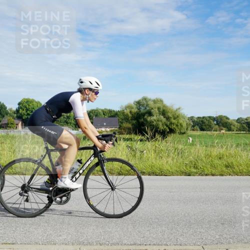 31.08.2025 - Elbe Triathlon Hamburg Michael Burmester http://msf.ph/oto/8690996 31.08.2025 09:51:32 Radfahren 372, 435, 446, 493, 529, 557, 693, 752, 769, 801, 814, 818, 836, 879 meine-sportfotos.de