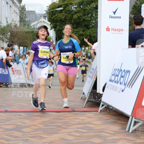 31.08.2025 - 21. Blankeneser Heldenlauf Strokosch-Dieckow http://msf.ph/oto/8691015 31.08.2025 10:31:17 Ziel 2437, 2324, 2551, 2121, 2307, 2649, 2647, 2399, 2103 meine-sportfotos.de