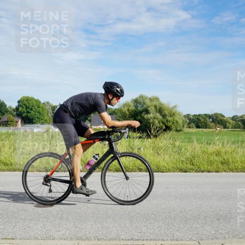 31.08.2025 - Elbe Triathlon Hamburg Michael Burmester http://msf.ph/oto/8691037 31.08.2025 09:52:23 Radfahren 297, 386, 517, 703, 895 meine-sportfotos.de