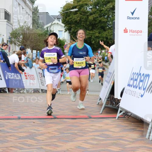 31.08.2025 - 21. Blankeneser Heldenlauf Strokosch-Dieckow http://msf.ph/oto/8691043 31.08.2025 10:31:17 Ziel 2437, 2324, 2551, 2121, 2307, 2649, 2647, 2399, 2103 meine-sportfotos.de