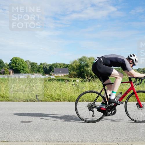 31.08.2025 - Elbe Triathlon Hamburg Michael Burmester http://msf.ph/oto/8691056 31.08.2025 09:53:02 Radfahren 454, 514, 677, 687, 704, 736, 753, 870, 894 meine-sportfotos.de