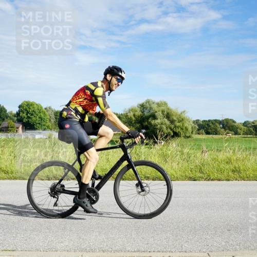 31.08.2025 - Elbe Triathlon Hamburg Michael Burmester http://msf.ph/oto/8691109 31.08.2025 09:54:21 Radfahren 415, 434, 471, 525, 698, 725 meine-sportfotos.de