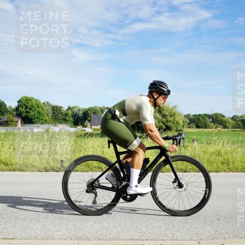 31.08.2025 - Elbe Triathlon Hamburg Michael Burmester http://msf.ph/oto/8691116 31.08.2025 09:54:27 Radfahren 525, 548, 653, 662, 725 meine-sportfotos.de