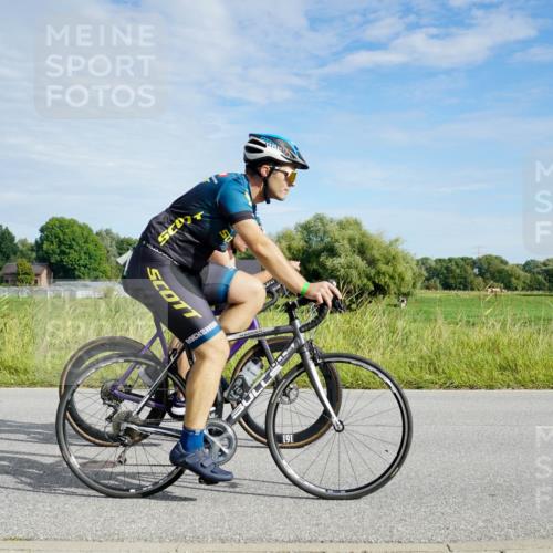 31.08.2025 - Elbe Triathlon Hamburg Michael Burmester http://msf.ph/oto/8691245 31.08.2025 09:56:53 Radfahren 417, 477, 546, 680, 758 meine-sportfotos.de