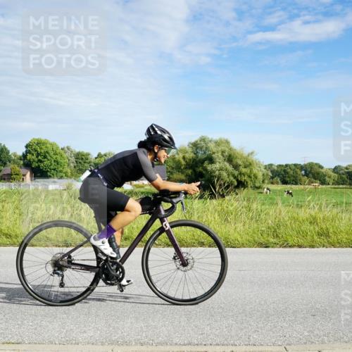 31.08.2025 - Elbe Triathlon Hamburg Michael Burmester http://msf.ph/oto/8691337 31.08.2025 09:59:01 Radfahren 664, 811 meine-sportfotos.de