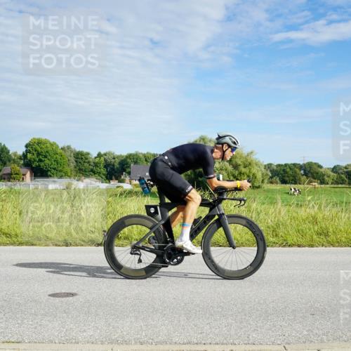 31.08.2025 - Elbe Triathlon Hamburg Michael Burmester http://msf.ph/oto/8691409 31.08.2025 10:00:47 Radfahren 420, 461, 564, 635, 707, 731, 868, 869, 896, 906 meine-sportfotos.de