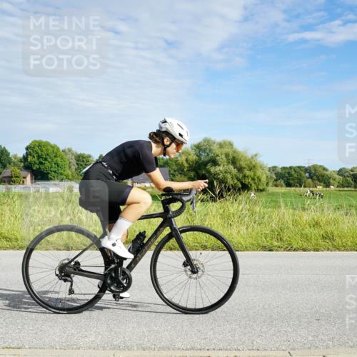 31.08.2025 - Elbe Triathlon Hamburg Michael Burmester http://msf.ph/oto/8691428 31.08.2025 10:01:28 Radfahren 431, 666, 691, 823, 826 meine-sportfotos.de