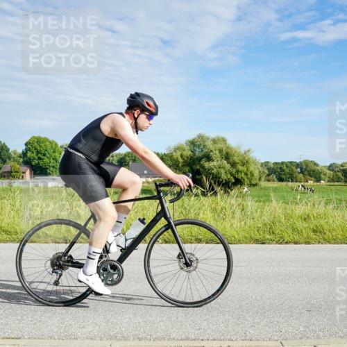 31.08.2025 - Elbe Triathlon Hamburg Michael Burmester http://msf.ph/oto/8691430 31.08.2025 10:01:29 Radfahren 431, 666, 691, 823, 826 meine-sportfotos.de
