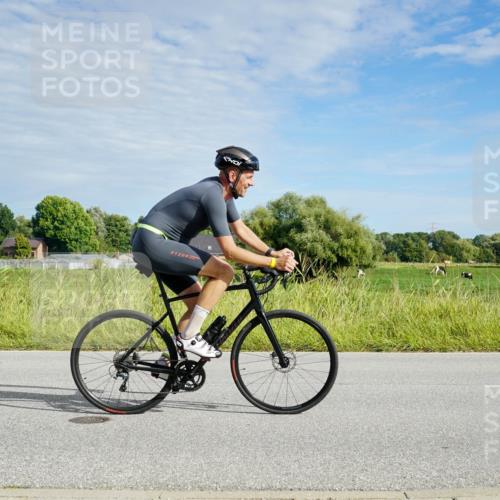 31.08.2025 - Elbe Triathlon Hamburg Michael Burmester http://msf.ph/oto/8691443 31.08.2025 10:02:02 Radfahren 394, 634, 656, 660, 684, 859 meine-sportfotos.de