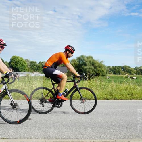 31.08.2025 - Elbe Triathlon Hamburg Michael Burmester http://msf.ph/oto/8691484 31.08.2025 10:03:13 Radfahren 595, 603, 674, 760, 828, 901 meine-sportfotos.de
