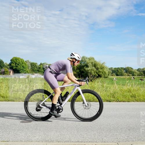 31.08.2025 - Elbe Triathlon Hamburg Michael Burmester http://msf.ph/oto/8691519 31.08.2025 10:04:01 Radfahren 422, 528, 856 meine-sportfotos.de
