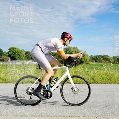 31.08.2025 - Elbe Triathlon Hamburg Michael Burmester http://msf.ph/oto/8691529 31.08.2025 10:04:24 Radfahren 537, 790, 902, 918 meine-sportfotos.de