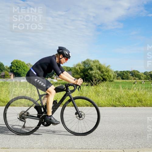 31.08.2025 - Elbe Triathlon Hamburg Michael Burmester http://msf.ph/oto/8691534 31.08.2025 10:04:30 Radfahren 597, 726, 880, 902, 918, 920 meine-sportfotos.de