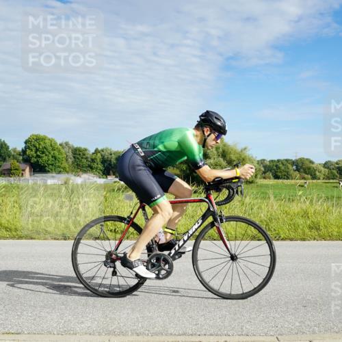 31.08.2025 - Elbe Triathlon Hamburg Michael Burmester http://msf.ph/oto/8691548 31.08.2025 10:05:00 Radfahren 413, 690, 792 meine-sportfotos.de