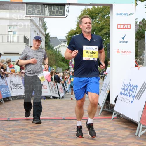31.08.2025 - 21. Blankeneser Heldenlauf Strokosch-Dieckow http://msf.ph/oto/8691552 31.08.2025 10:25:42 Ziel 2410, 2742, 2366, 2235, 2726 meine-sportfotos.de