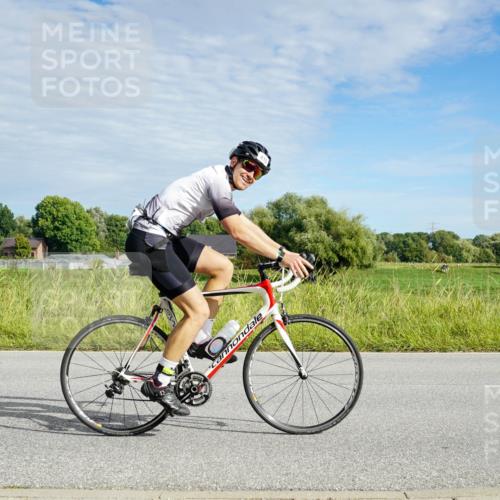 31.08.2025 - Elbe Triathlon Hamburg Michael Burmester http://msf.ph/oto/8691557 31.08.2025 10:05:16 Radfahren 399, 410, 842 meine-sportfotos.de