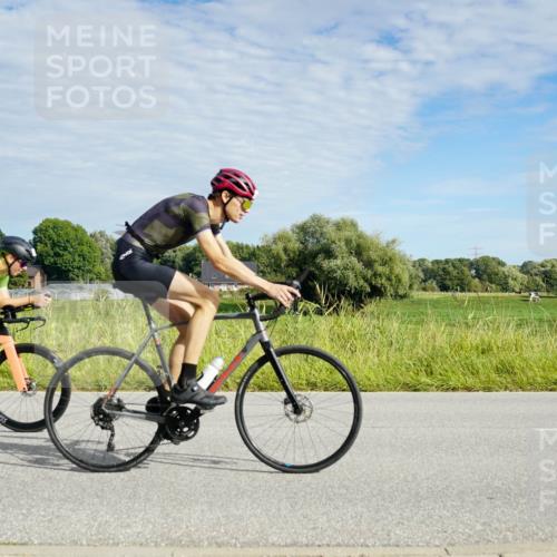 31.08.2025 - Elbe Triathlon Hamburg Michael Burmester http://msf.ph/oto/8691642 31.08.2025 10:08:44 Radfahren 481, 502, 525, 698, 725, 805 meine-sportfotos.de