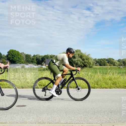 31.08.2025 - Elbe Triathlon Hamburg Michael Burmester http://msf.ph/oto/8691644 31.08.2025 10:08:49 Radfahren 446, 481, 525, 574, 639, 698, 725, 801 meine-sportfotos.de